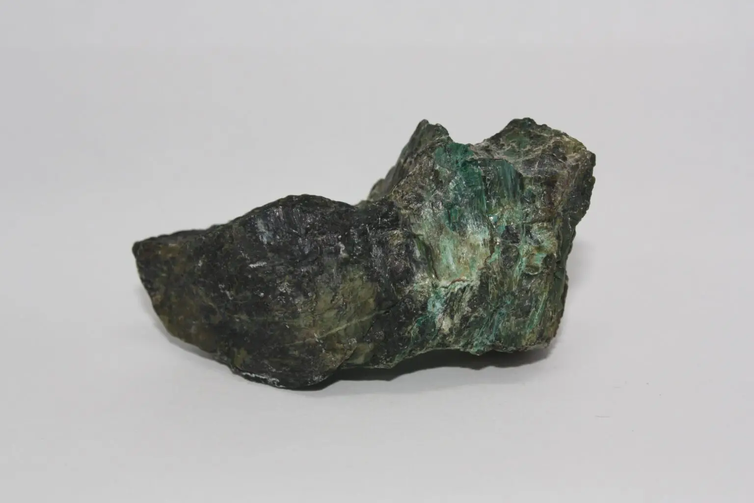 Enargita, es un sulfuro de arénico y cobre. conspicuo  en depósitos epitermales de alta sulfuración. Colección Geodepósitos.
