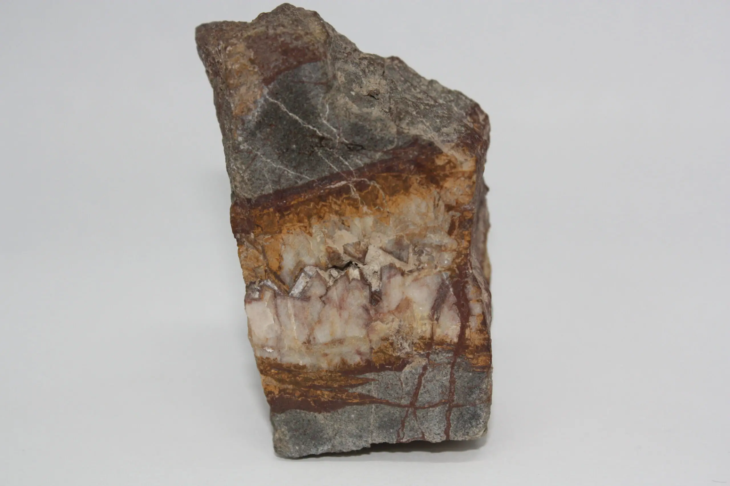 Figura 3e. Textura en peine de cuarzo. Yacimiento epitermal de baja sulfuración. Colección Geodepósitos.